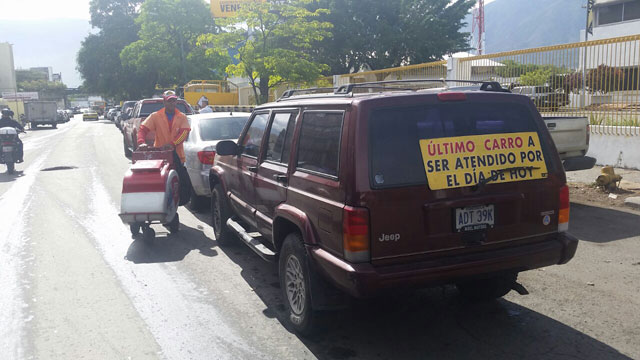 Más de cuatro horas y sin poder comprar una batería en la Duncan