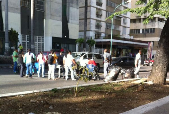 Pacientes protestaron por escasez de insumos para realizar diálisis (Fotos)