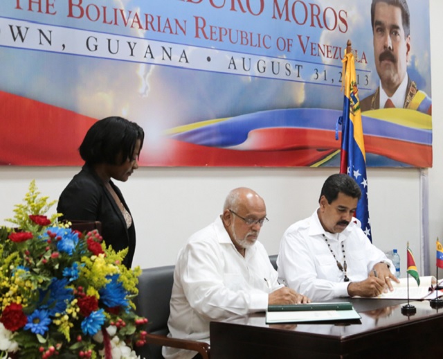 El 31 de agosto de 2013, Nicolas Maduro y Donadl Ramotar sostuvieron un encuentro bilateral en Georgetown, Guyana para fortalecer "cooperaciones bilaterales" y la “política de hermandad” / AVN