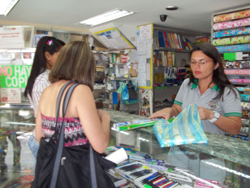 Padres comenzaron a buscar los útiles escolares