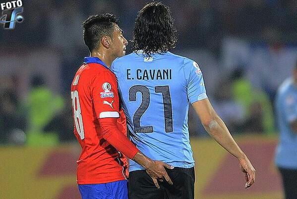 Pizarro llama “cara de rajas” a los uruguayos tras incidente Jara-Cavani