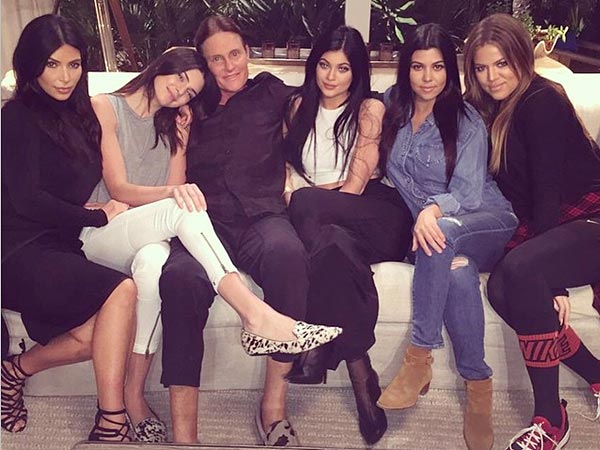 ¿Fetiche por los pies? Derrítete con los pies de las Kardashian ¡Sorpresa incluida!