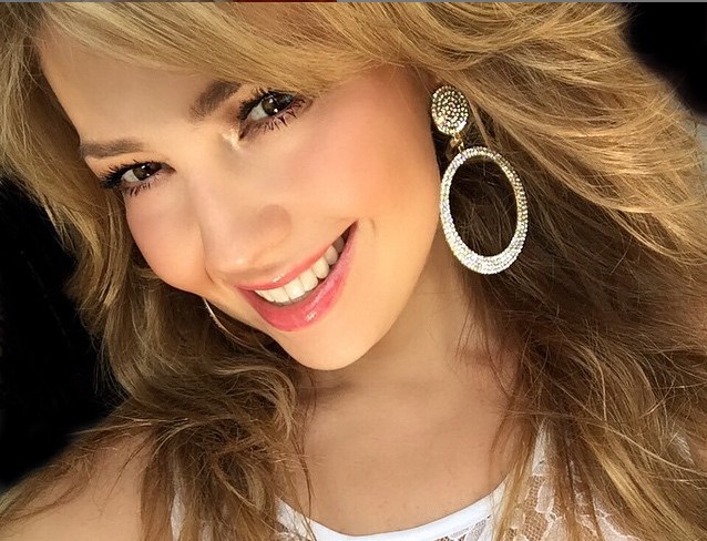 No sabíamos que Thalia era TAN talentosa… ¡Mira cómo se dobla! (Foto)