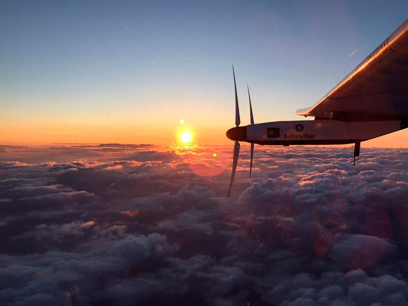 El avión Solar Impulse II bate dos récords mundiales al aterrizar en Hawai