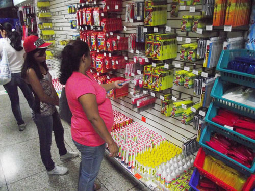 Librerías esperan despacho de textos escolares