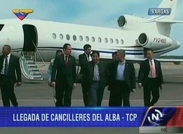 En una colita del jet Falcon YV2486 llegó el canciller de Bolivia