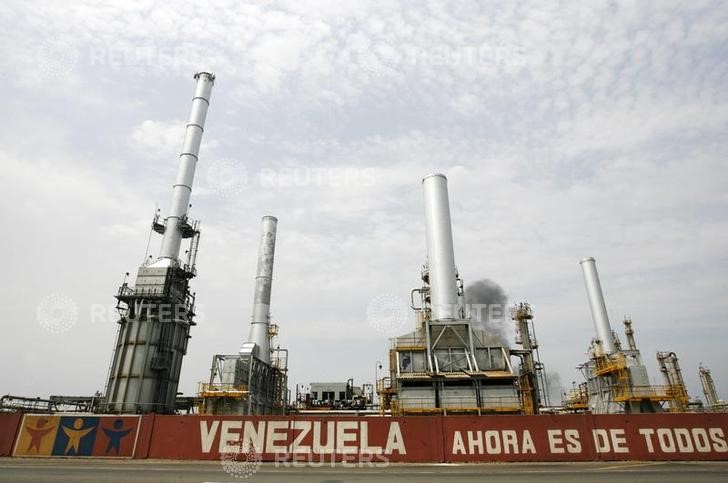 ¿Por qué la producción petrolera nacional se desplomó a su mínimo en 13 años?