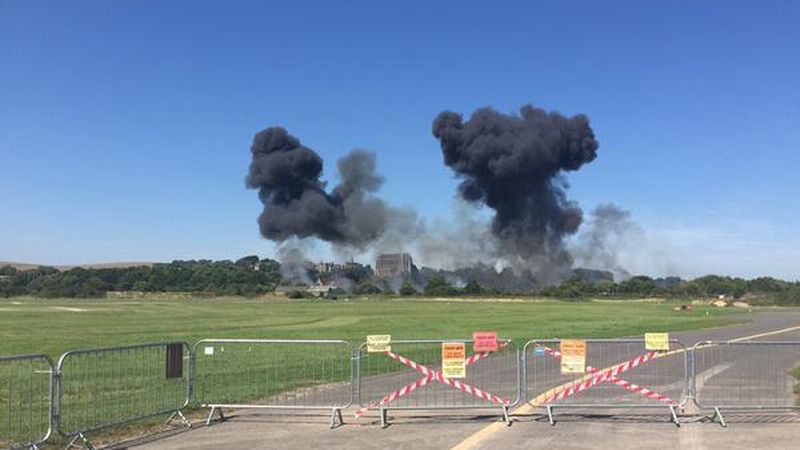 Avión de combate que participaba en una exhibición se estrella en Inglaterra