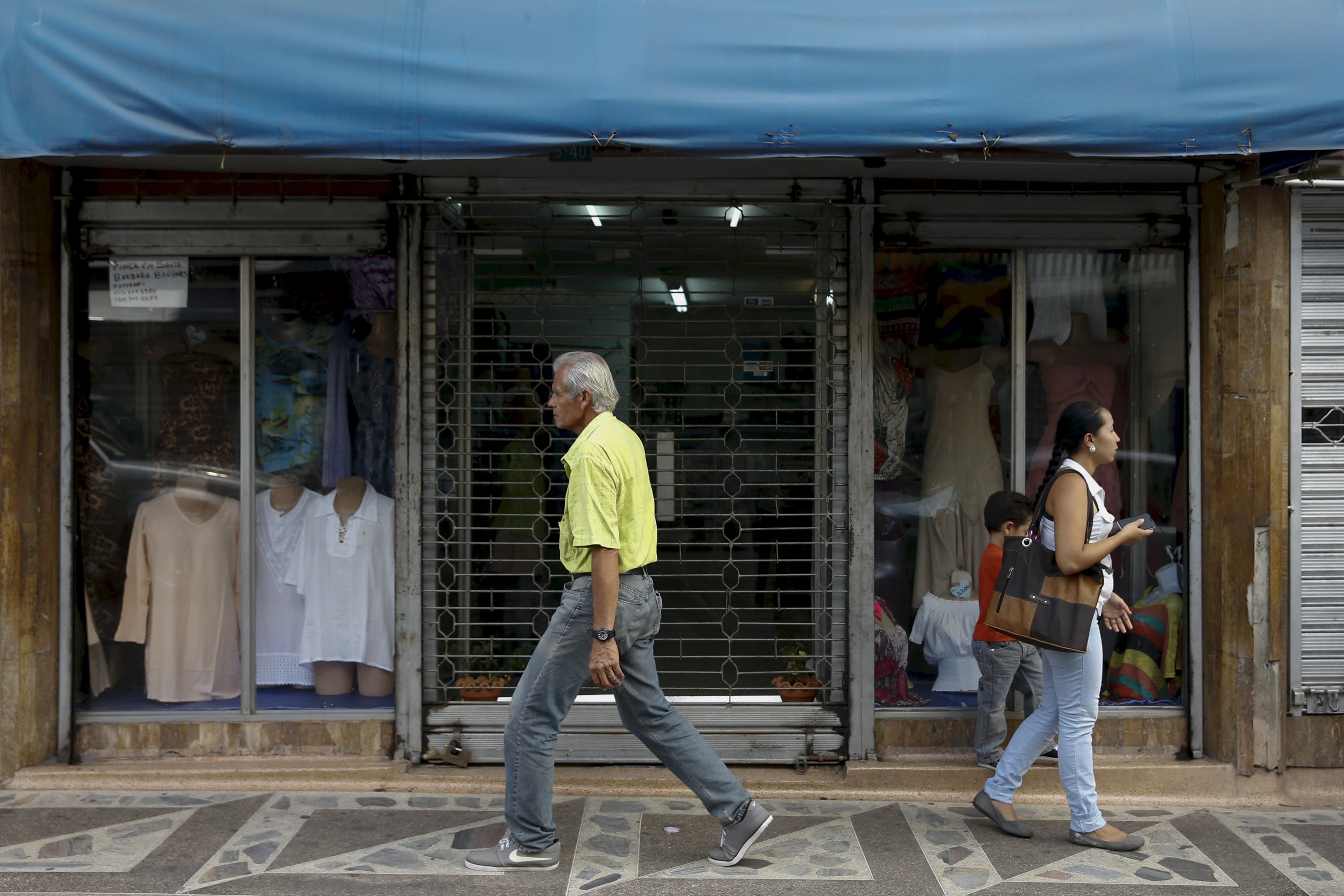 Comerciantes en Anzoátegui criticaron nueva medida de ahorro energético