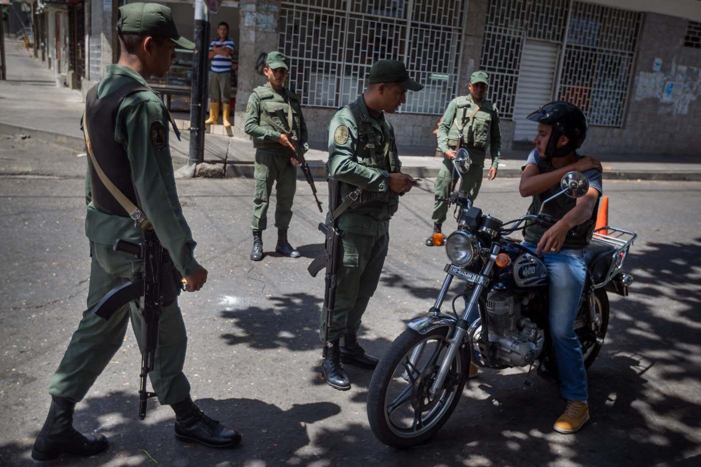 Las “obras” del ELN en Venezuela: Construyó una vía alterna y se burla de los controles del Ejército en Táchira