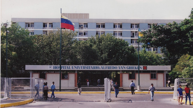 Denuncian crisis en Hospital Universitario de Coro por desbordamiento de aguas negras