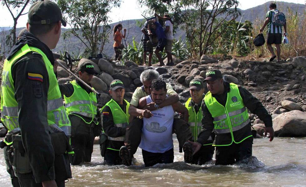 Presidente Santos decretará emergencia económica en frontera con Venezuela