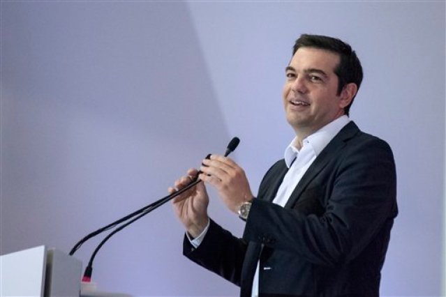 Alexis Tsipras, líder del partido Syriza de izquierda y ex primer ministro, realiza un discurso pre electoral durante la edición 80 de la Feria Internacional de Comercio Salónica en la ciudad costera de Salónica, Grecia el domingo 6 de septiembre de 2015. (Foto AP/Giannis Papanikos)