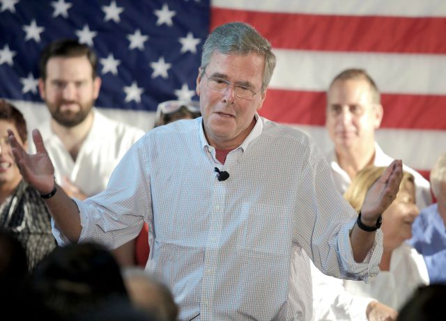 Jeb Bush se burla de Trump y vuelve a hablar en español