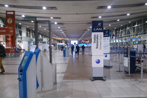 Despegues en aeropuertos de Chile paralizados por huelga de trabajadores aeronáuticos