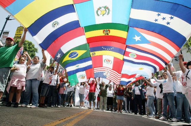 Un centenar de hispanos emprendedores narran en un libro su ascenso en EEUU