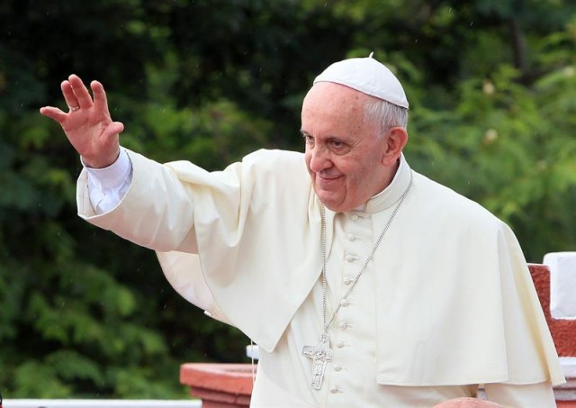 El papa Francisco llega a Santiago de Cuba antes de partir hacia EEUU