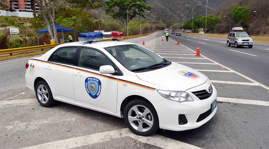 Polimiranda atrapa a sujeto que hurtaba batería en Los Teques