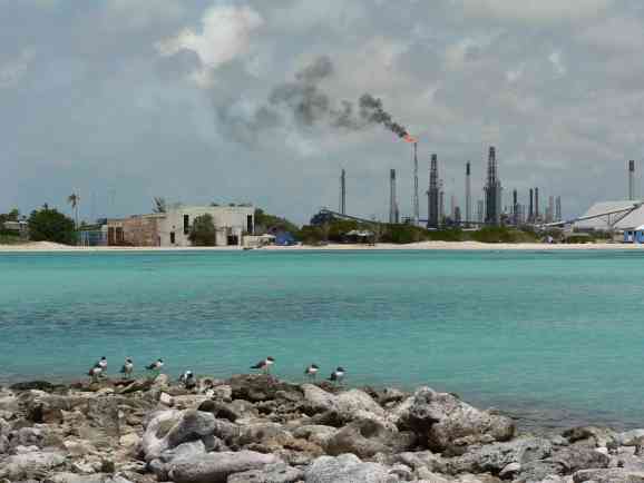 refineria aruba