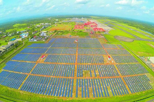 Conoce el aeropuerto que sólo se abastece con energía solar