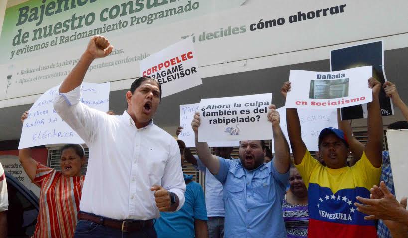 “Corpoelec debe reponer los artefactos eléctricos dañados por los apagones”