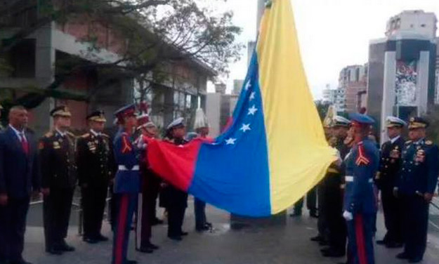 Con izada de bandera en el Panteón comienzan actos para conmemorar Día de la Resistencia Indígena