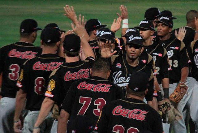 Leones barren la serie ante los Bravos y se afianzan en la punta de la clasificación