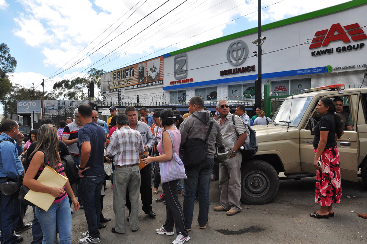 Afectados por estafa del concesionario La Venezolana: Vicepresidencia nos quiere hacer otro robo