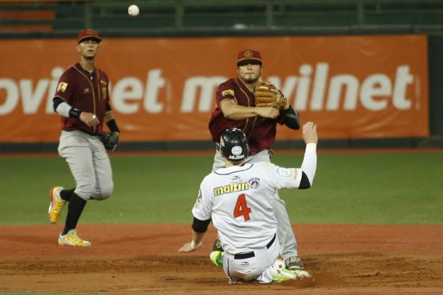 Navegantes del Magallanes enfrenta a los Caribes de Anzoátegui en el estadio Alfonso Chico Carrasquel. Foto: Ramón Mariño | AVS Photo Report 