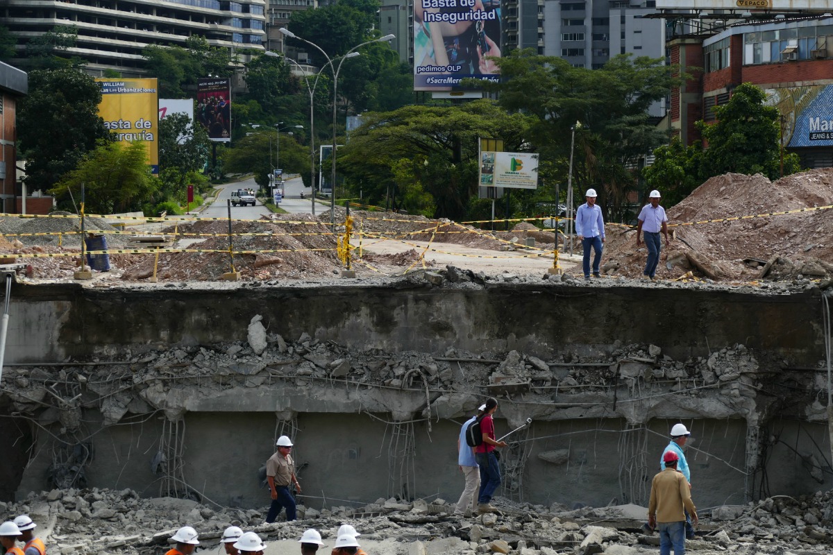 Así fue la demolición del elevado de Los Ruices (FOTOS + VIDEO)