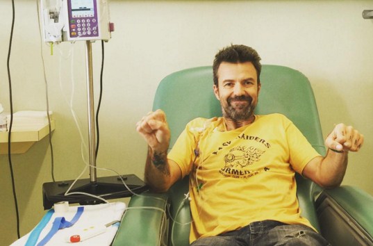 Vocalista de Jarabe de Palo continúa lucha contra el cáncer sin perder la sonrisa (Fotos)