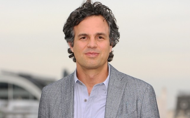 Mark Ruffalo se quita la camisa por una buena causa (Foto)