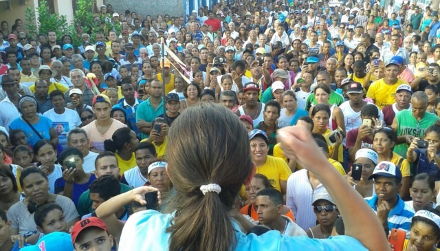 María Corina Machado habla en una concentración en Irapa, Peninsula de Paria, Estado Sucre. Jueves 22 de Octubre de 2015