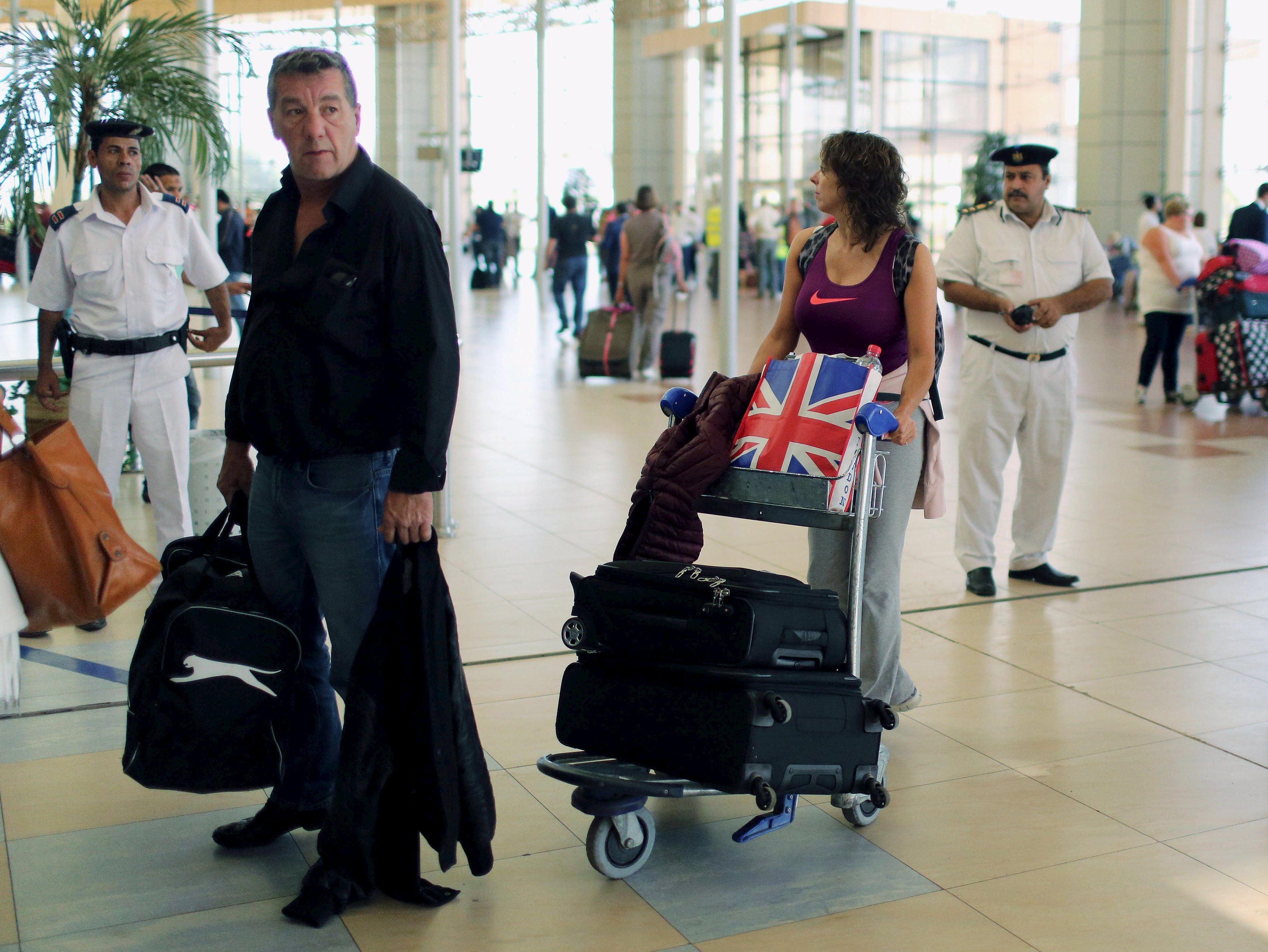 Solo ocho vuelos evacuarán a turistas británicos hoy de Sharm al Sheij