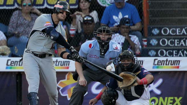 Caracas aplastó a La Guaira de la mano de Félix Pérez y Henry Urrutia