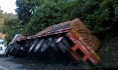 Gandola encunetada genera fuerte retraso en la ARC