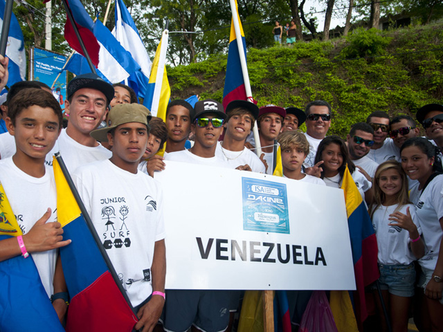 El equipo venezolano en la ceremonia de apertura del mundial 2013 en Nicaragua: Repleto por donde se lo mire. Una realidad que todos esperan que se repita cuanto antes. Foto: ISA/Rommel González