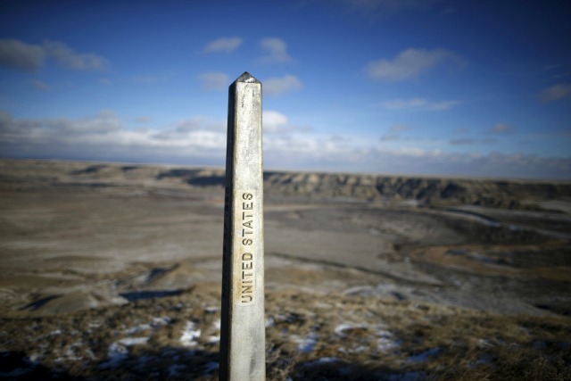 Canadá es visto a través de la frontera de Estados Unidos cerca de Havre, Montana, Estados Unidos, 20 de noviembre de 2015. Imagen tomada el 20 de noviembre de 2015. REUTERS / Lucy Nicholson