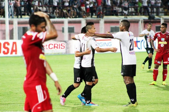 Johan Moreno celebra un gol anotado al Caracas FC.