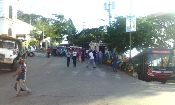 Protesta en Paracotos por problemas de transporte