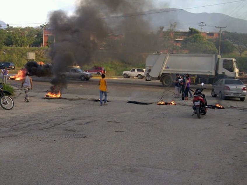 Protesta cierra Avenida Intercomunal Guarenas – Guatire