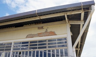 Al menos 400 niños están en riesgo por daños en escuela de Anaco