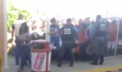 DEPLORABLE: Estampida por comida en Valle de la Pascua (Video)