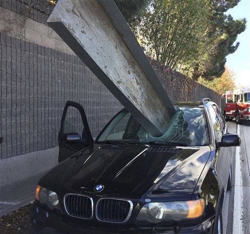 Conductor se salva luego que viga atravesó parabrisas (FOTO)