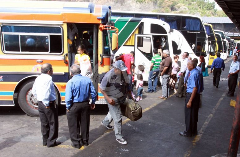 Sancionan tres líneas de transporte terrestre por ocultar pasajes