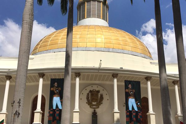 Retrato clásico del Libertador Simón Bolívar vuelve a la AN (Foto)