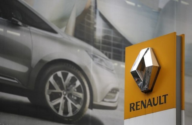 El logo de Renault en una de sus concesionarias en París. Reuters