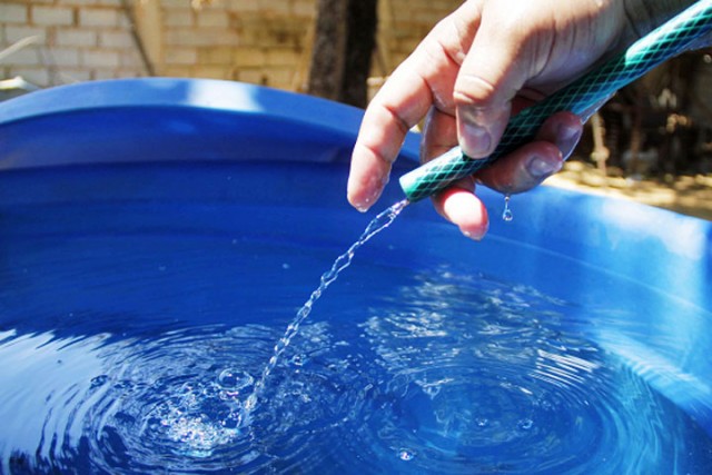 Casi 40% de los venezolanos no recibe agua diariamente