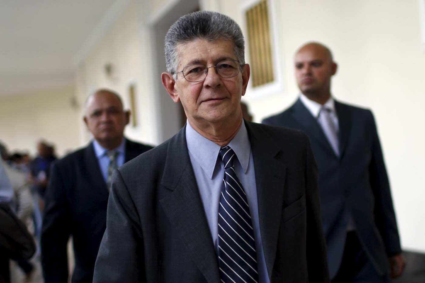 Ramos Allup causó sensación en los pasillos de Venevisión (VIDEO)