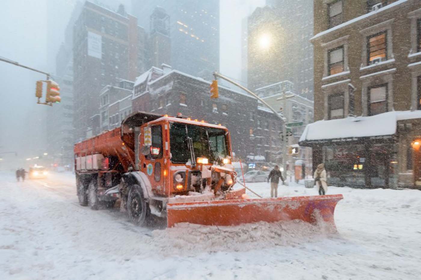 Operaciones de limpieza empiezan en EEUU tras mortal tormenta Snowzilla